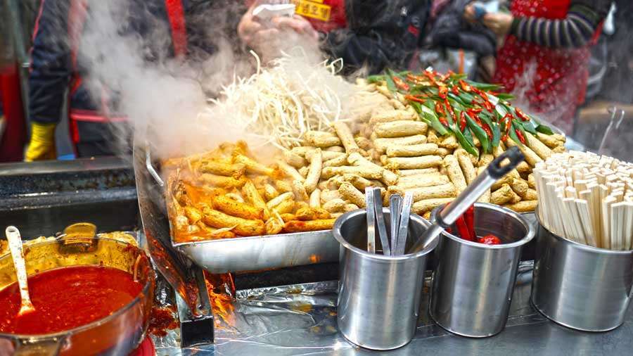 Hot-Korean-Food-in-Market